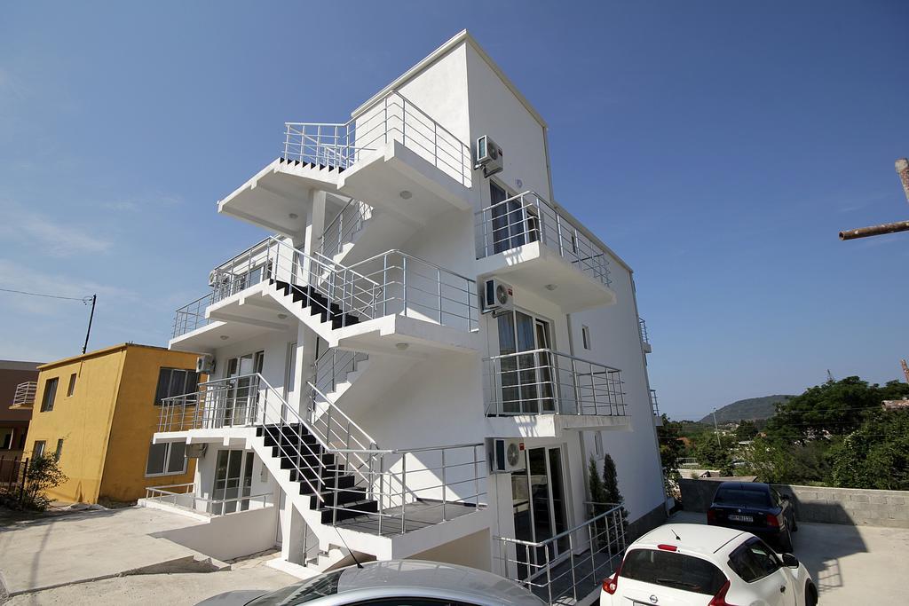 Apartments Victoria Sutomore Buitenkant foto